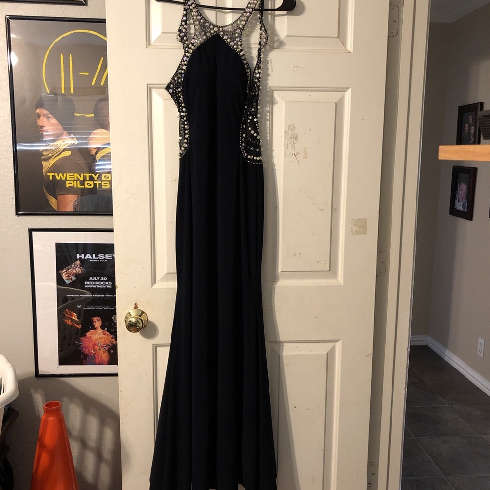 Dress - Picture 3 of 4